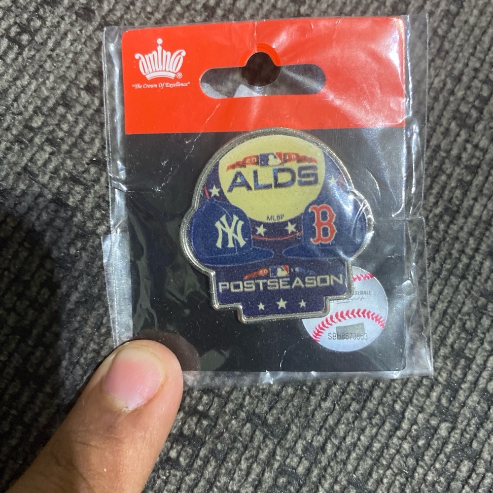 2018 MLB collectible pin